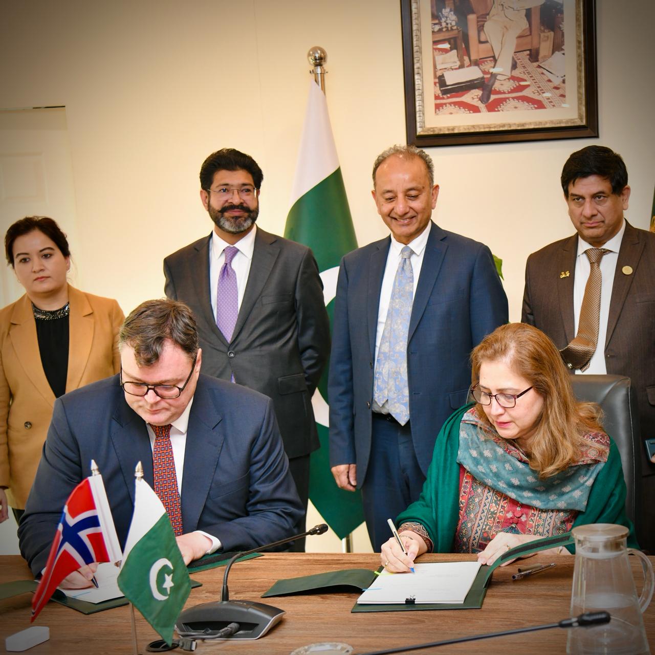 Pakistan, Norway sign landmark Paris Agreement carbon trading climate deal